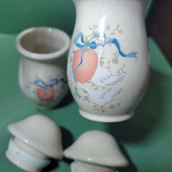 Set of 2 International Stoneware Blue Ribbon Goose Spice Jars w lid & seal - Picture 4 of 9